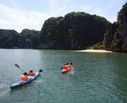 tự do chèo Kayak trên Vịnh Lan Hạ