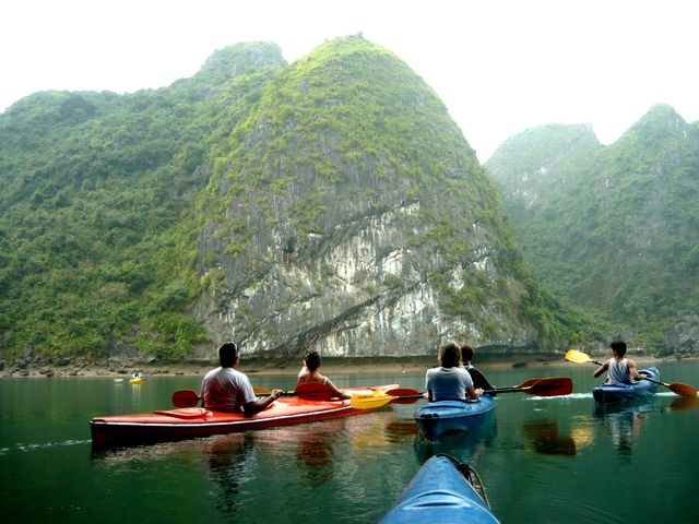 Kayaking Halong